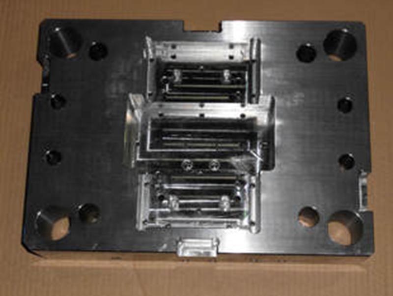 双台子精密塑料模-06